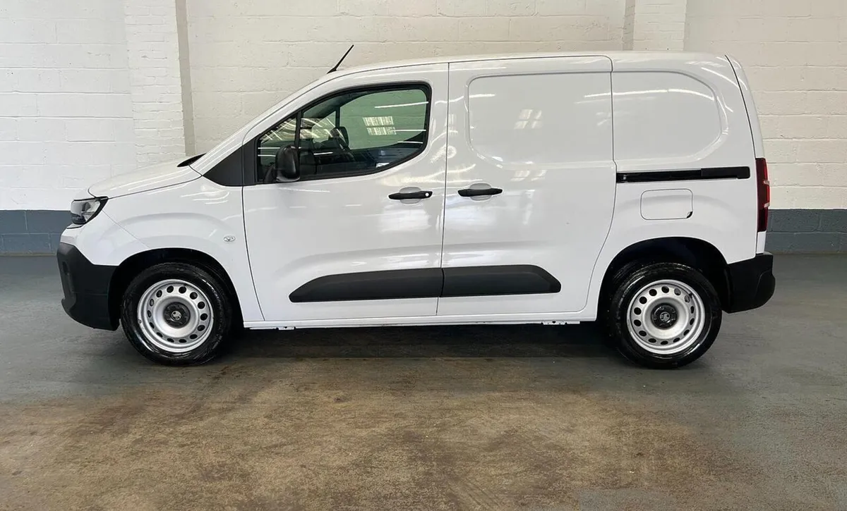2024 Vauxhall Combo Panel Van - Image 4