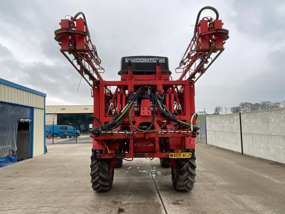 BATEMAN RB25 4WD SELF PROPELLED 25m BOOM SPRAYER - Image 4