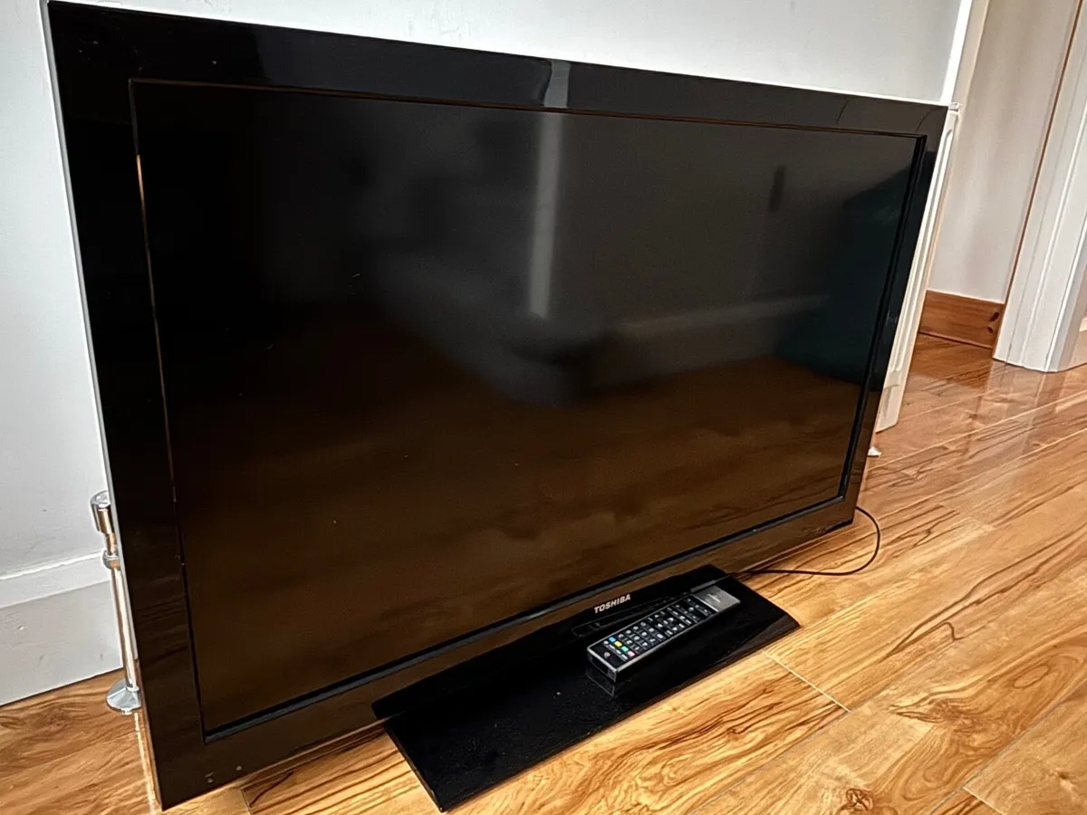 Toshiba television 40 inch - Image 1