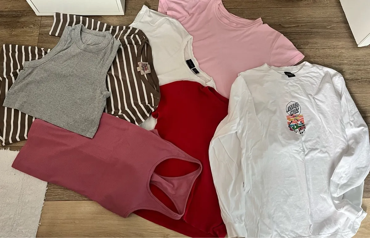 Bundle of cotton T-shirts - Image 4