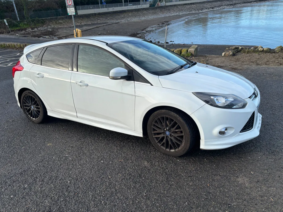 13 Ford Focus(trade sale) - Image 2