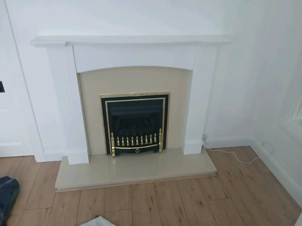 Gas fireplace complete - Image 2