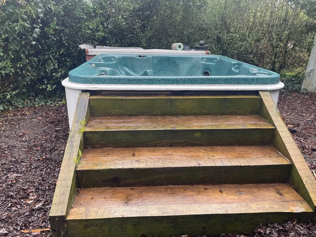 Hot tub - Image 2