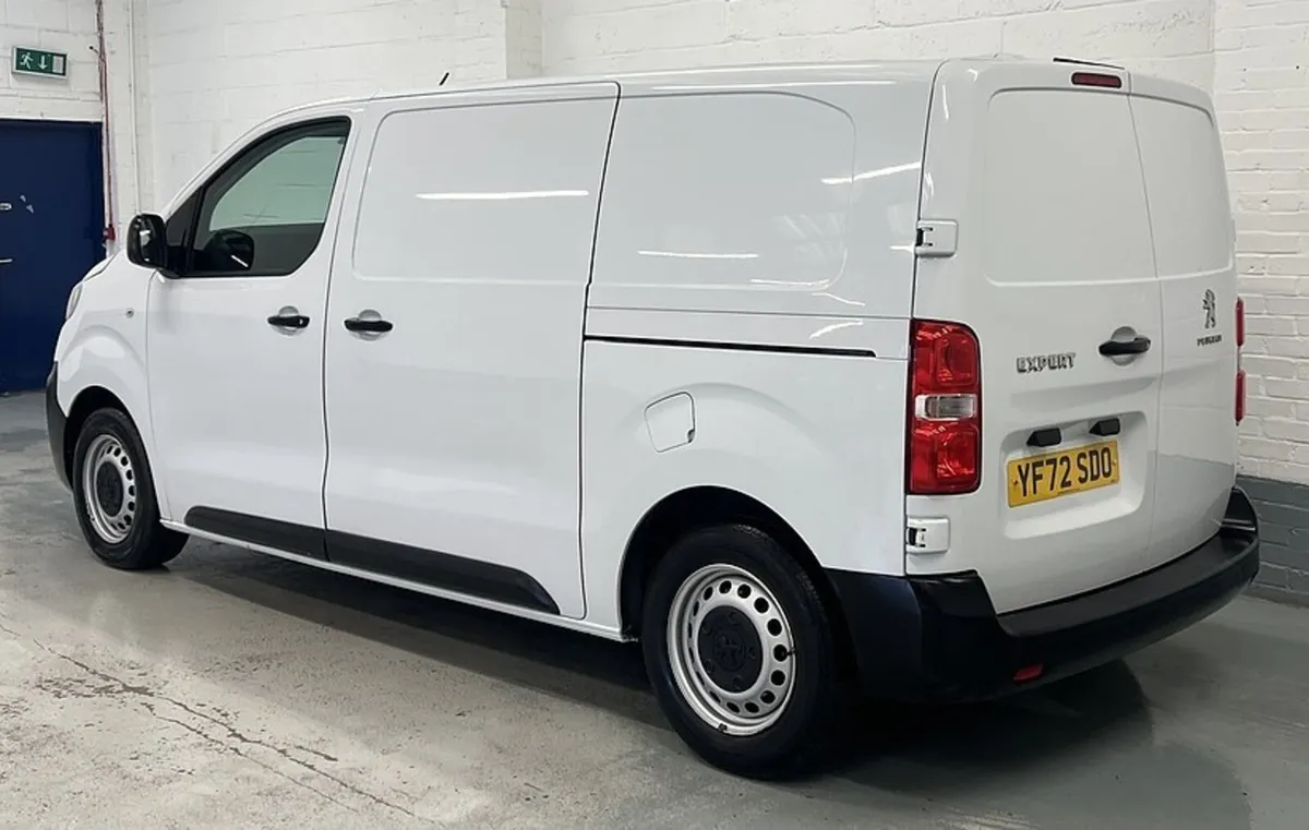 2022 Peugeot Expert Panel Van - Image 2