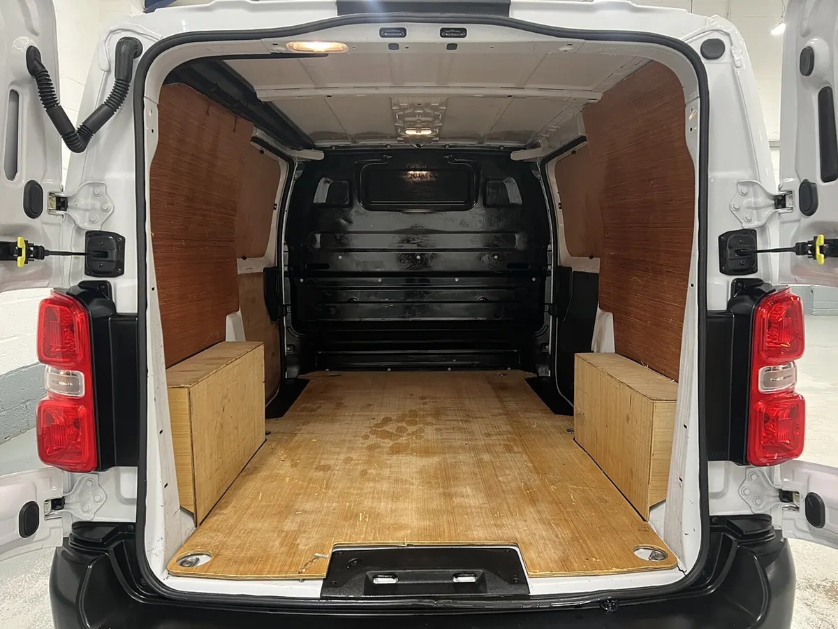 2022 Peugeot Expert Panel Van - Image 1