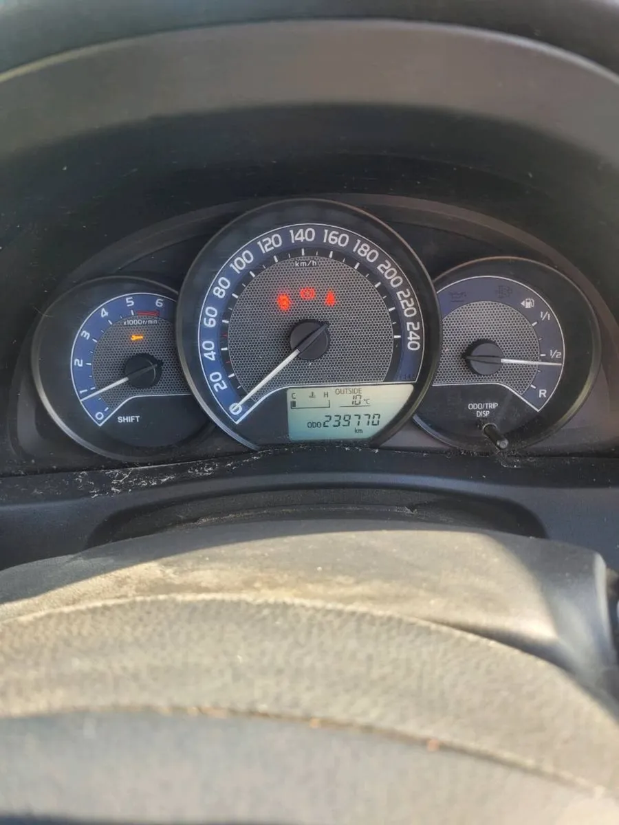 Toyota auris van - Image 2