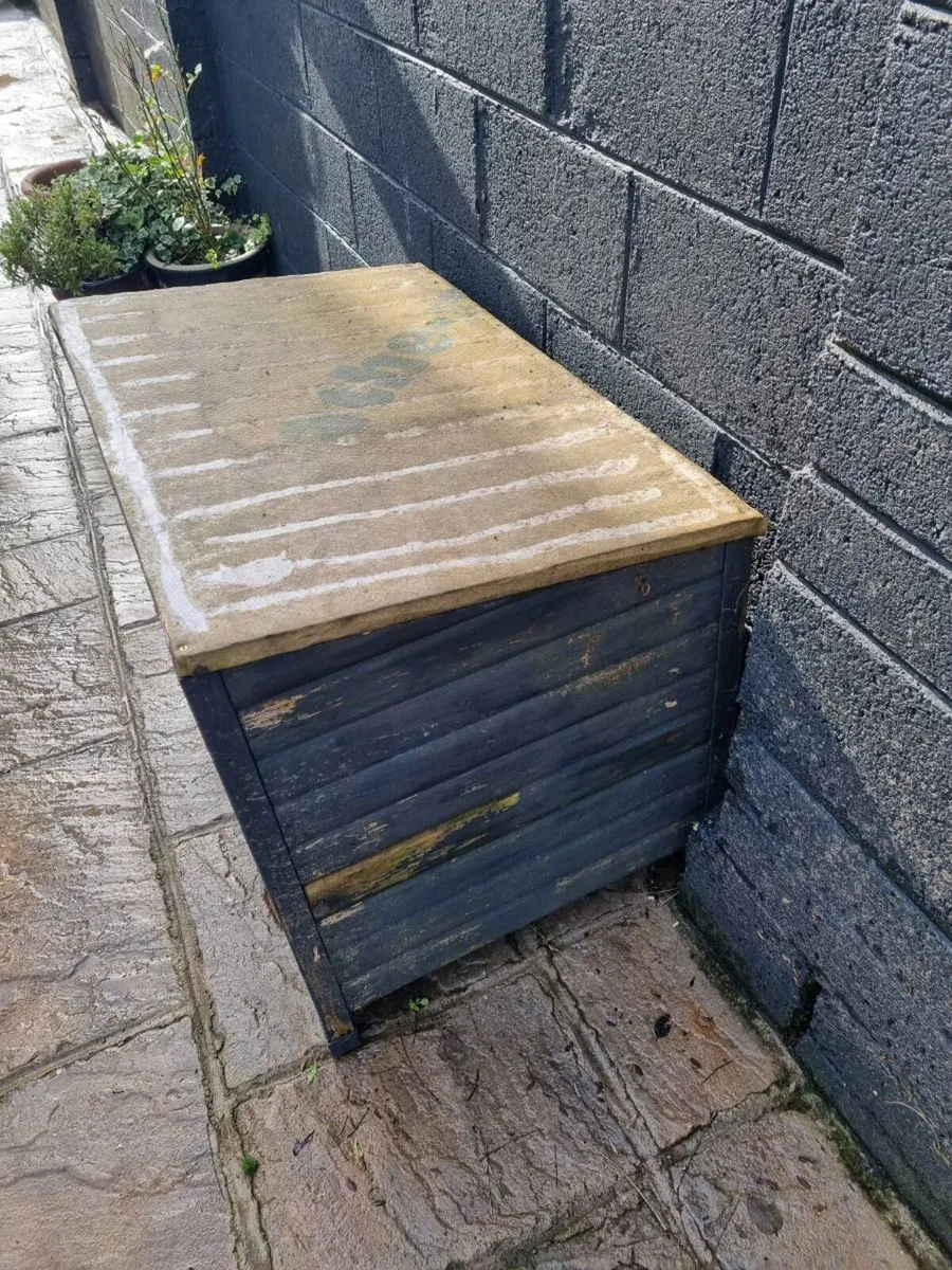 Medium sized Dog House - Image 2