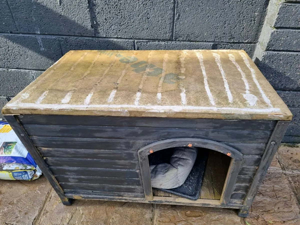 Medium sized Dog House - Image 1