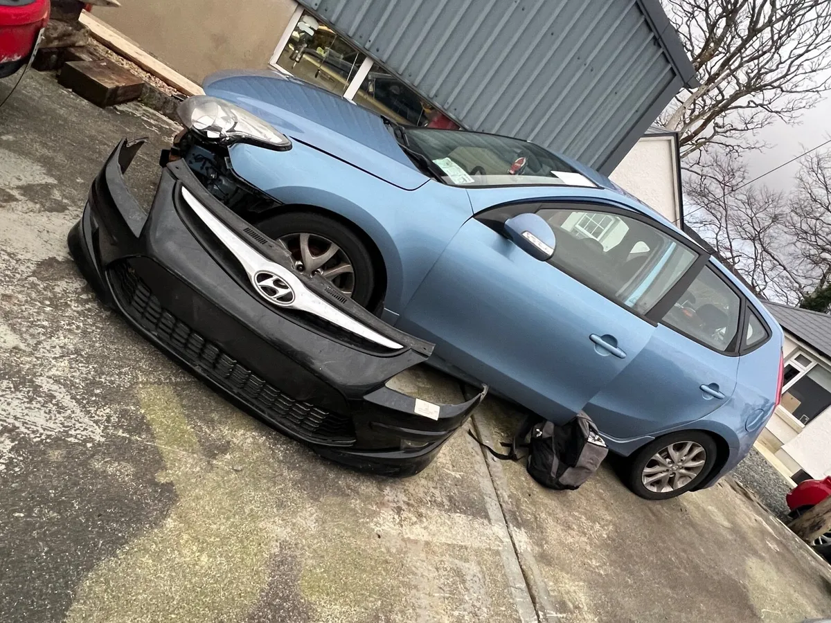 2 hyundai i30 - Image 3