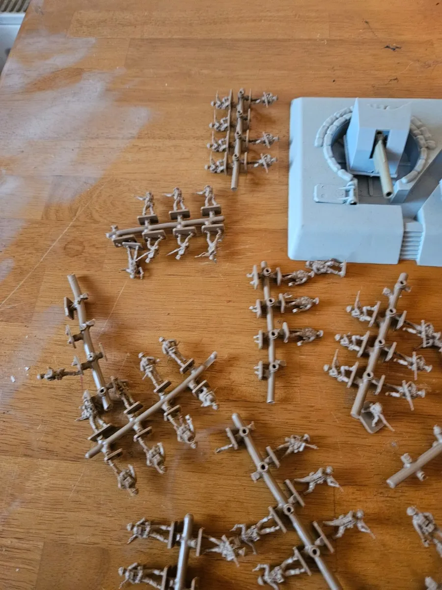 Airfix Revell Coastal Defence Battery & Soldiers - Image 2