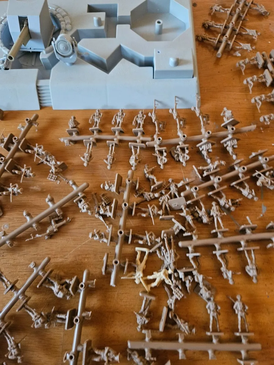 Airfix Revell Coastal Defence Battery & Soldiers - Image 3