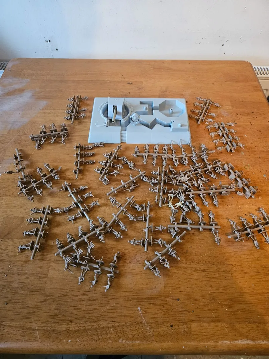 Airfix Revell Coastal Defence Battery & Soldiers - Image 1
