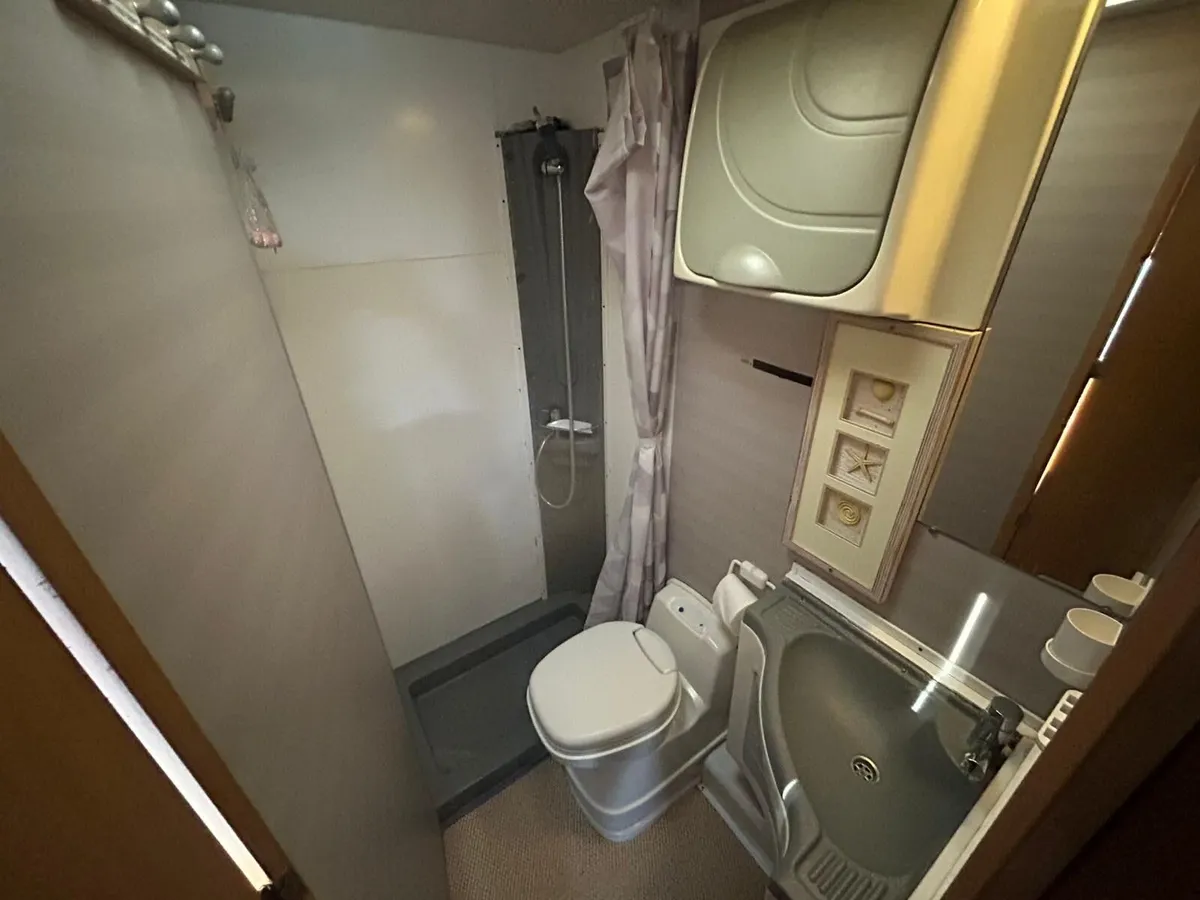 2010 MOOVEO P673 LOW PROFILE 4 BERTH MOTORHOME - Image 4