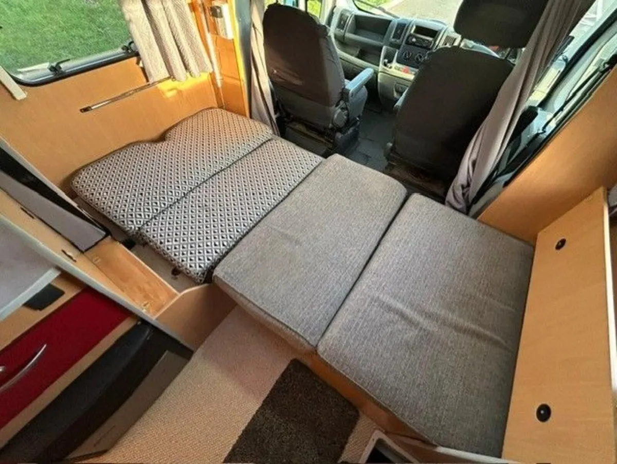 2010 MOOVEO P673 LOW PROFILE 4 BERTH MOTORHOME - Image 2