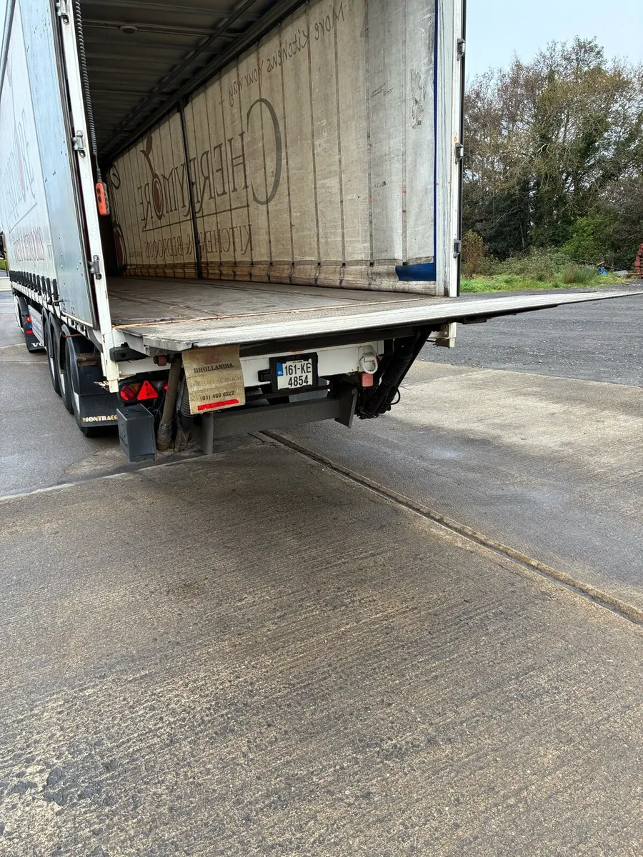 Curtainsider with tail-lift - Image 4