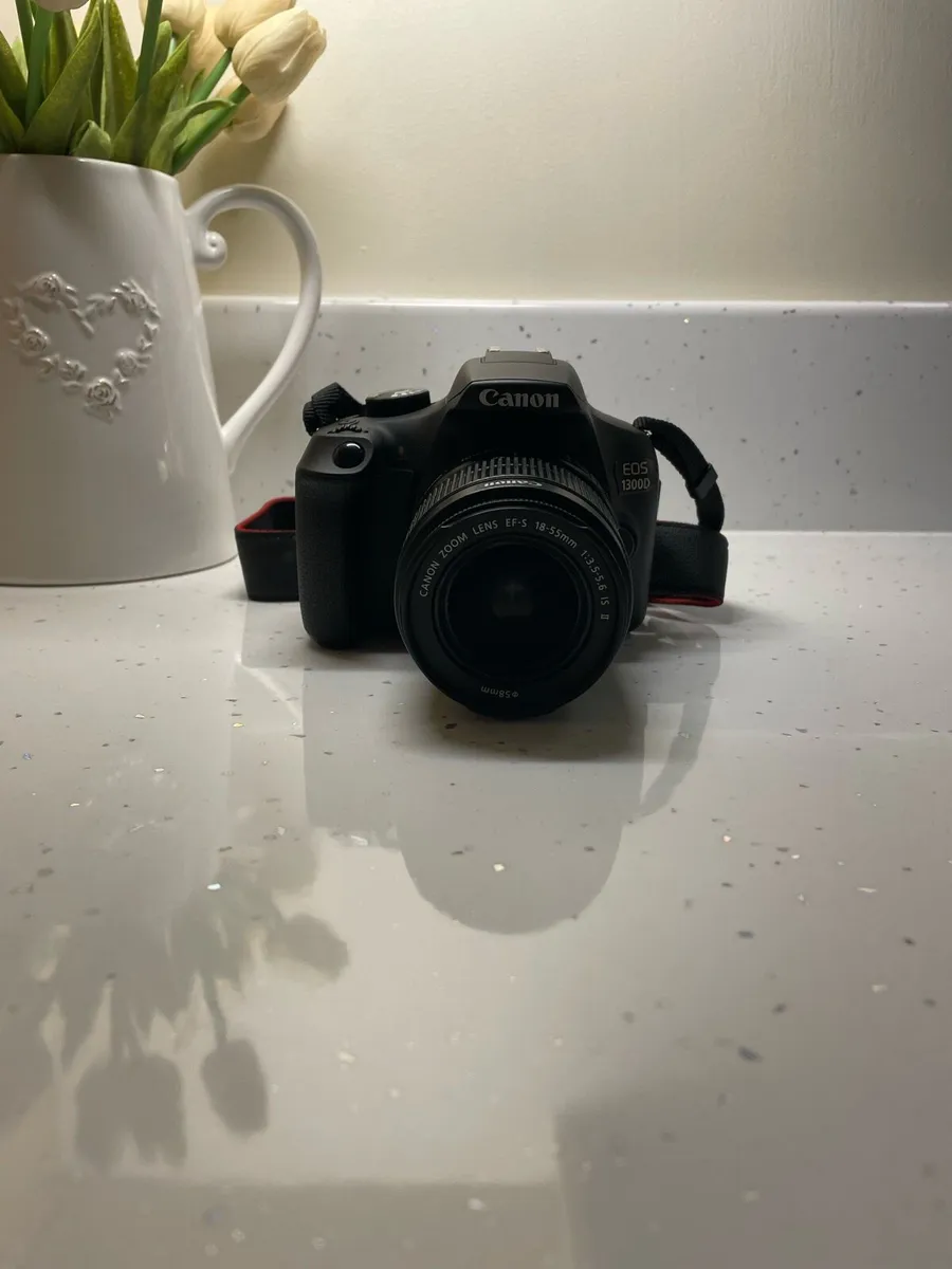 Canon EOS 1300D - Image 2
