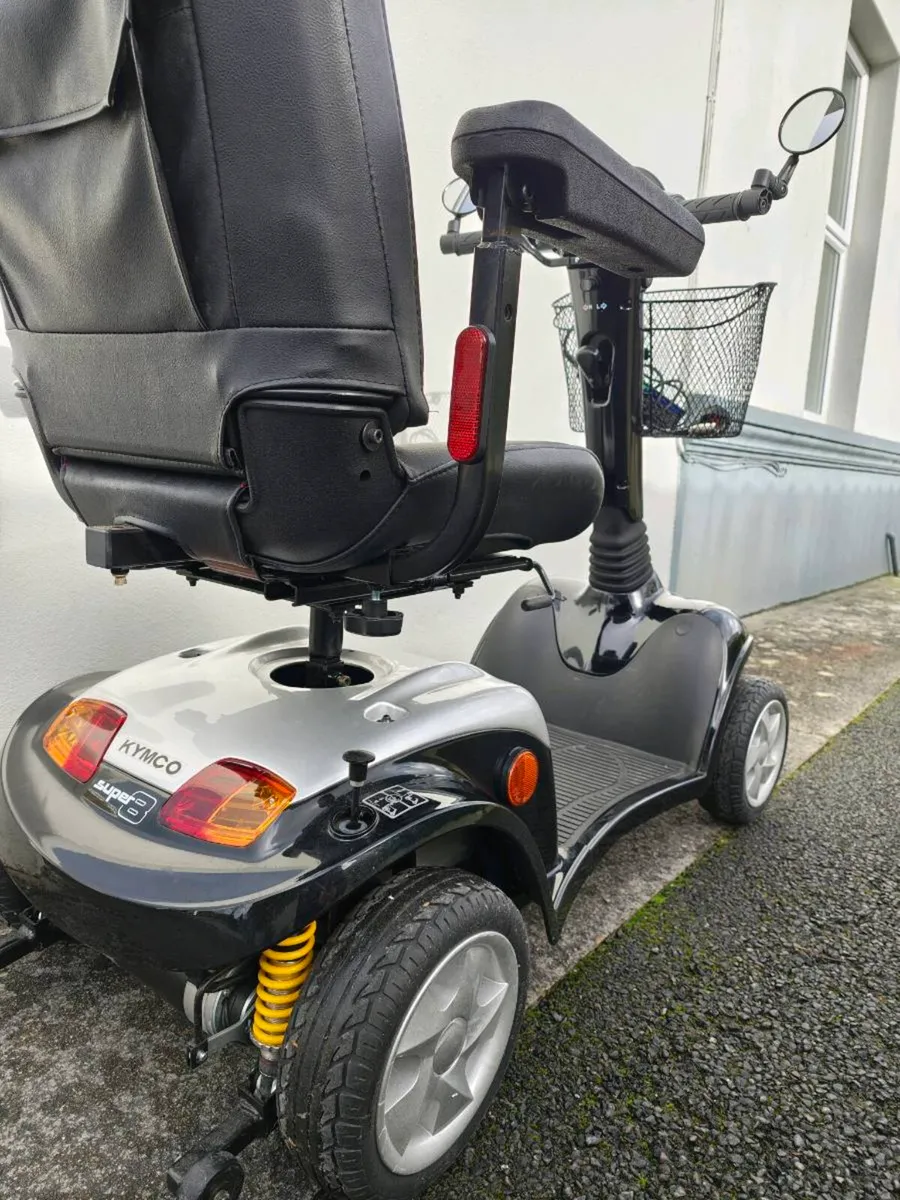 Kymco Super 8 Mobility Scooter needs batteries - Image 4