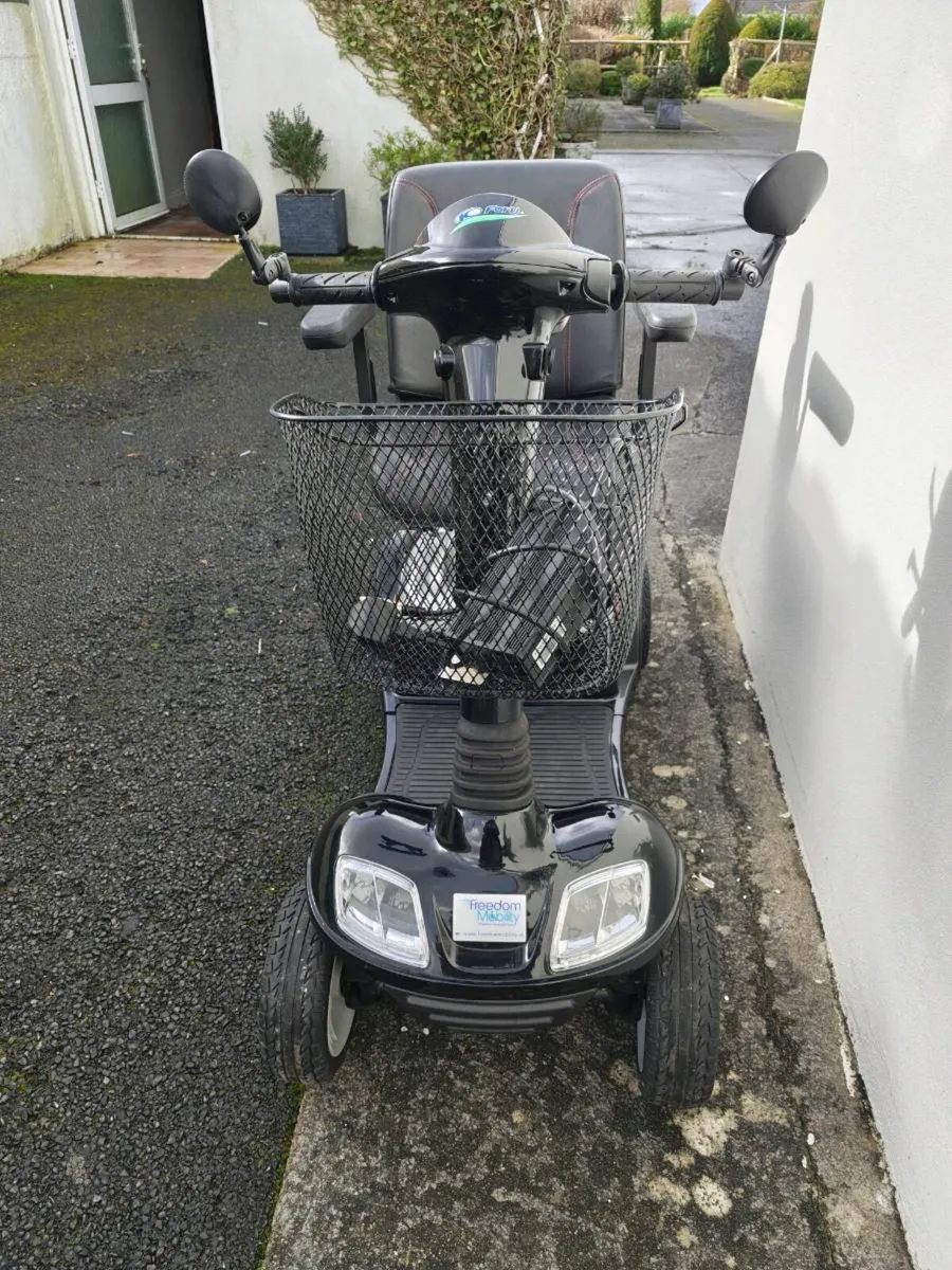 Kymco Super 8 Mobility Scooter needs batteries - Image 3
