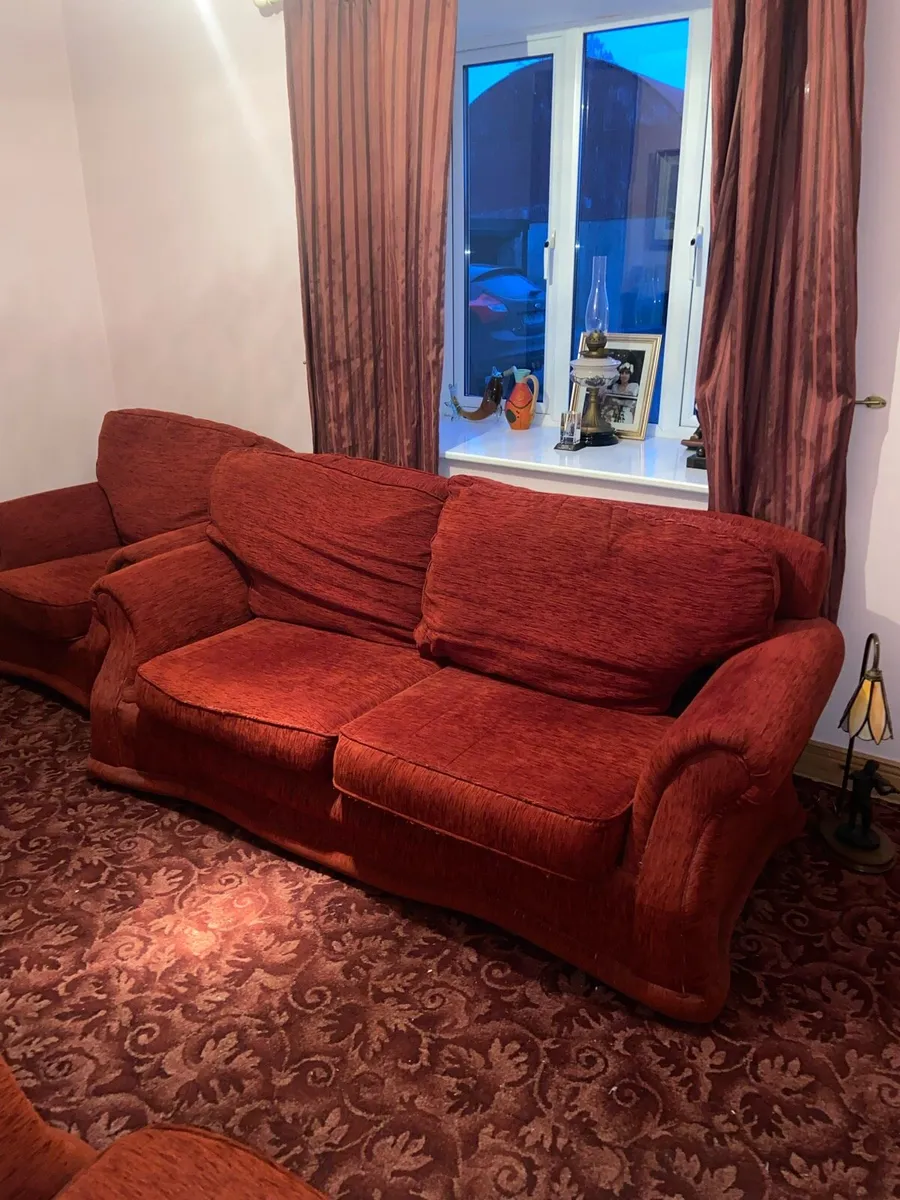 Couch and chairs set - Image 1
