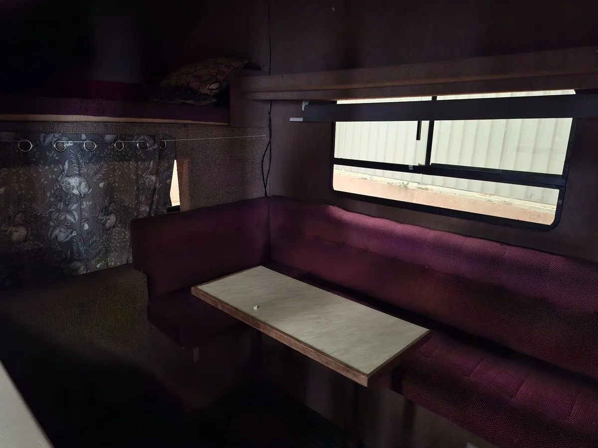 Horse Lorry - Image 4