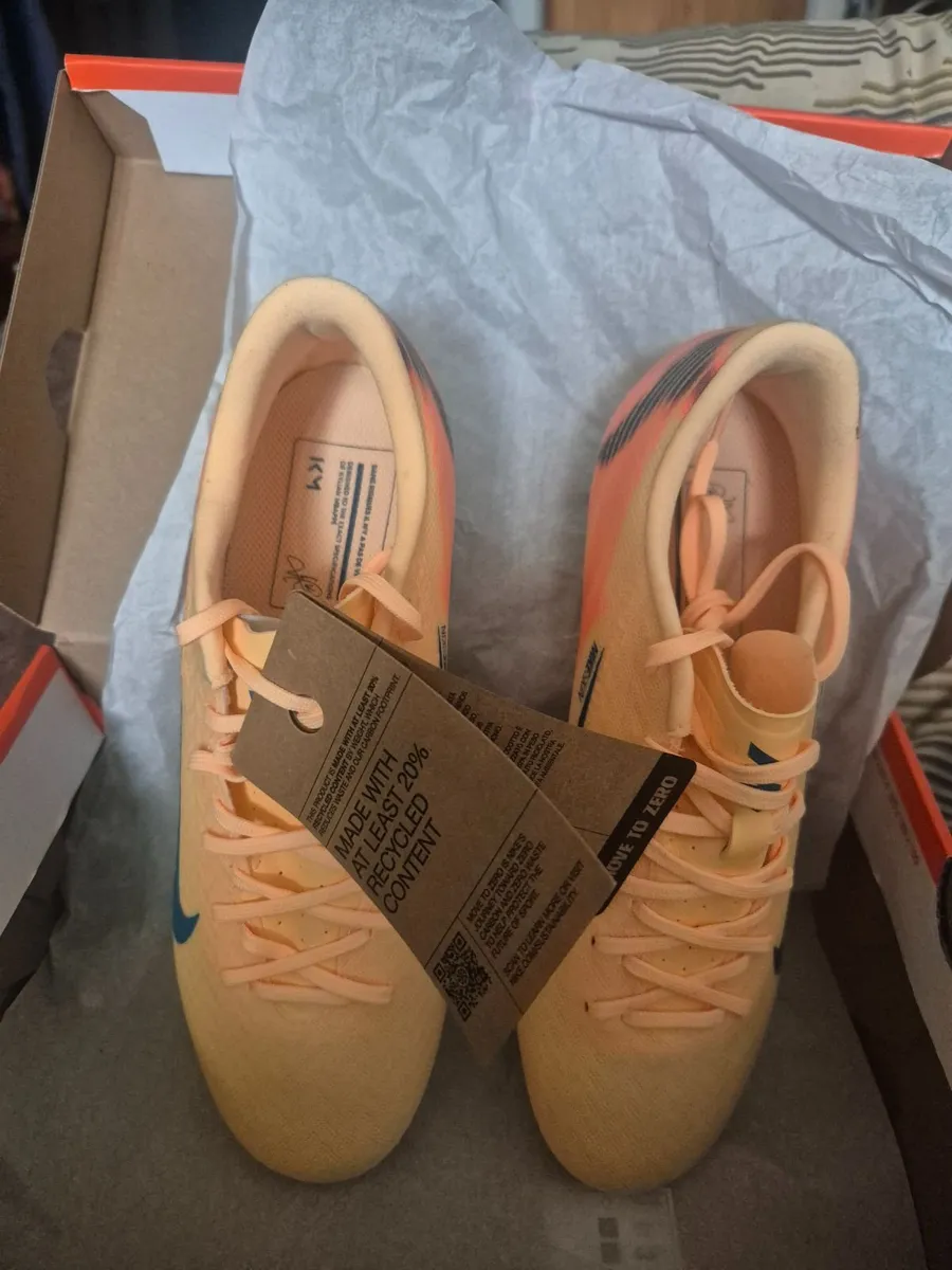 Football boots - Image 1