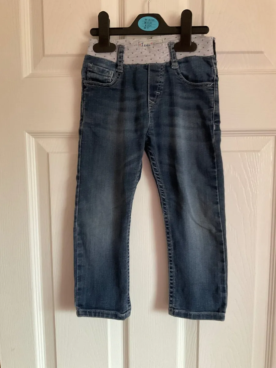 Girls Levi’s jeans, perfect condition , 2 to 3 - Image 2