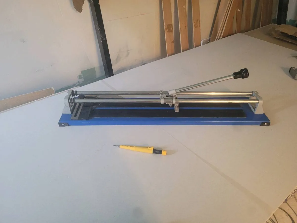 Tile cutter - Image 1