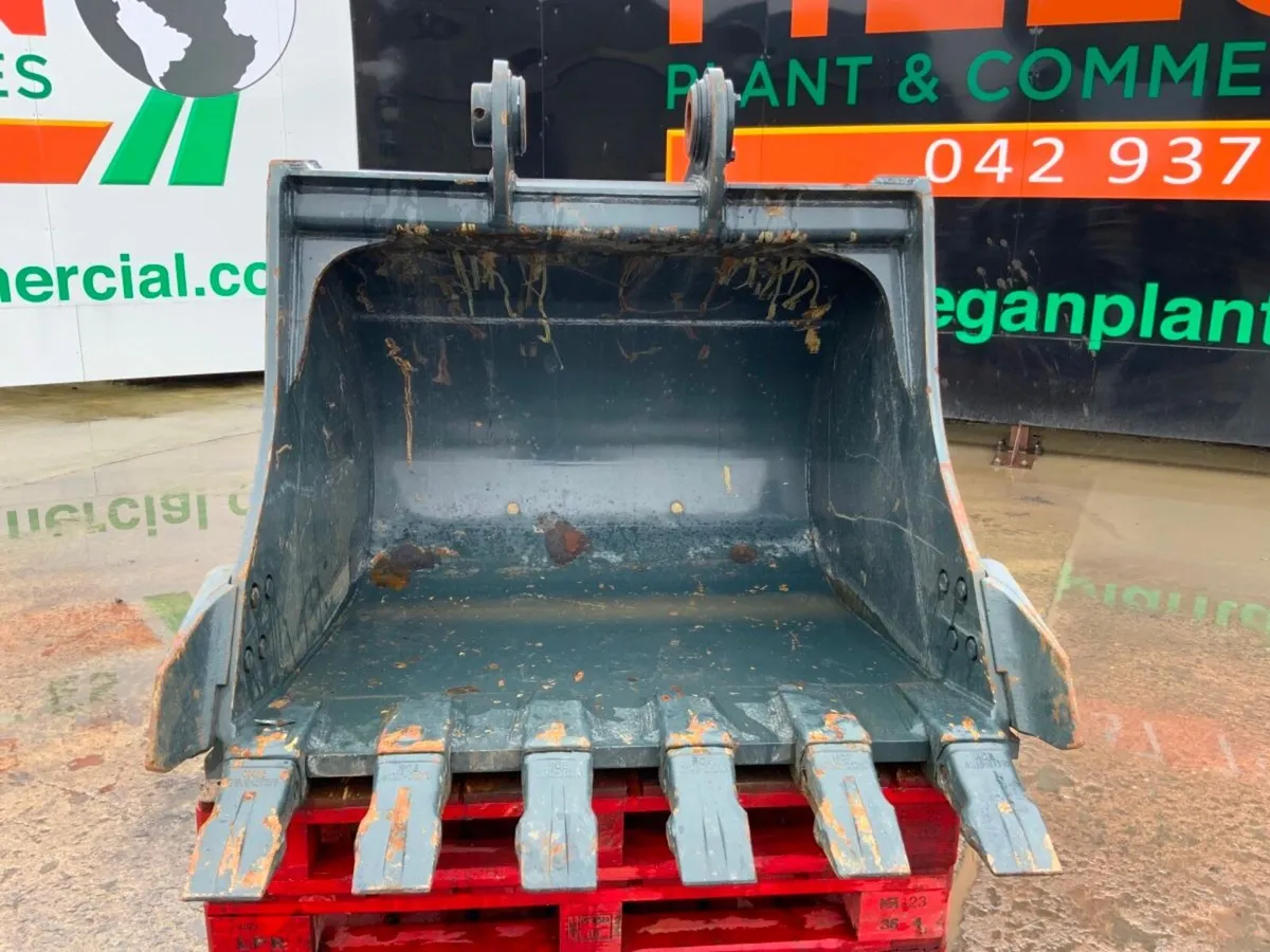 UNUSED 48" HYUNDAI BUCKET....70mm..........266pf. - Image 2