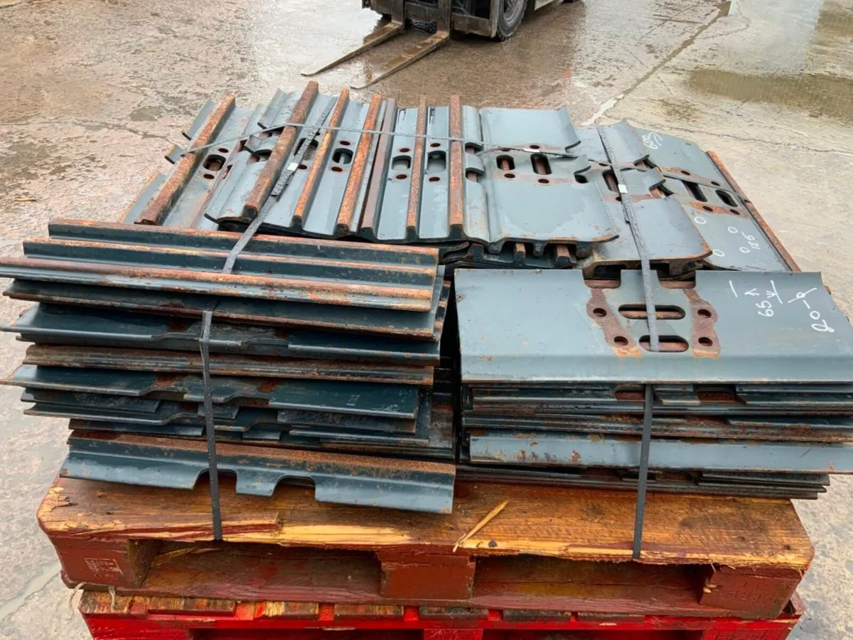 UNUSED 600mm TRACK SHOES / PADS........289pf. - Image 3