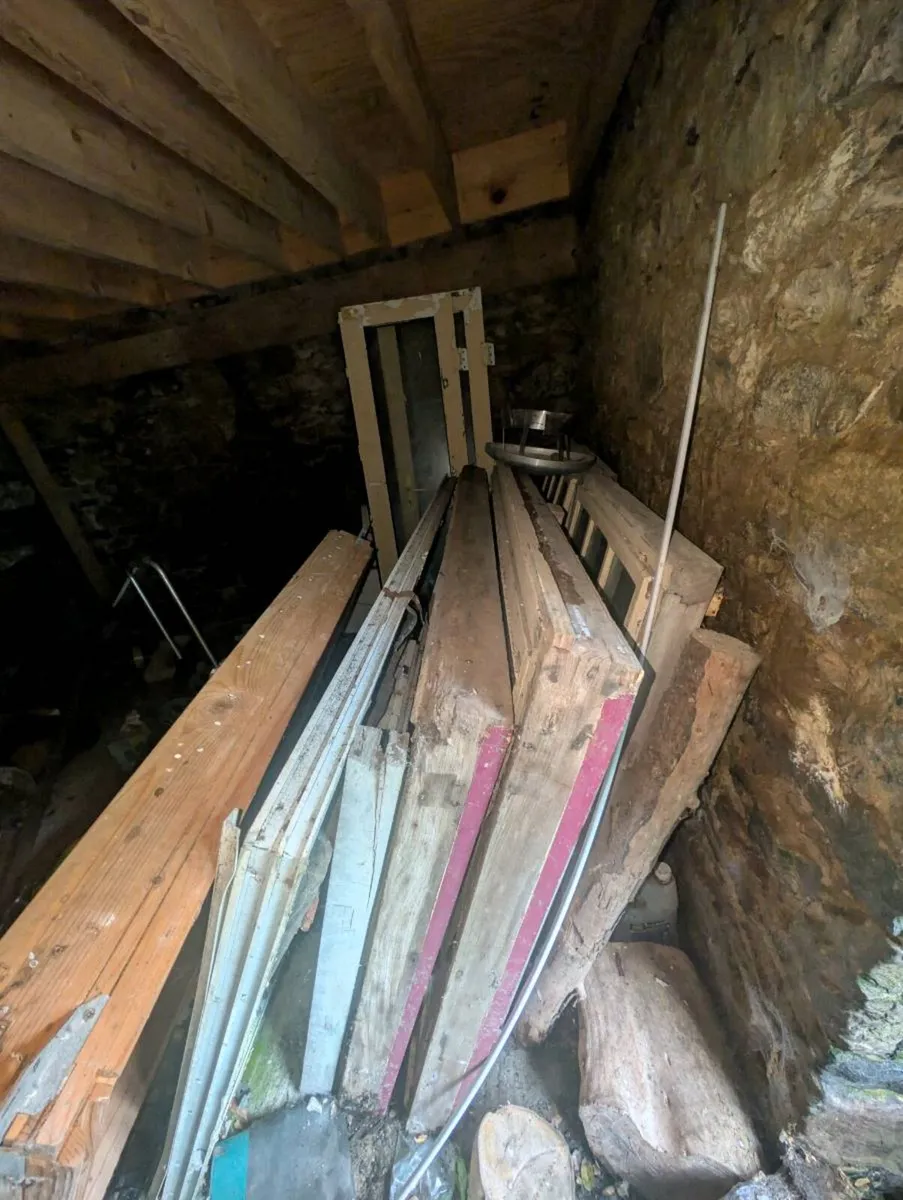 FREE TO TAKE: Old windows/frames - Image 2