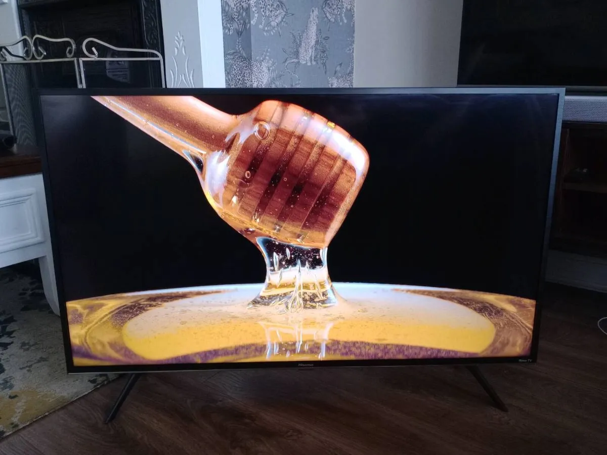 Hisense 43" Roku UHD SMART TV 43R6090G5 - Image 4