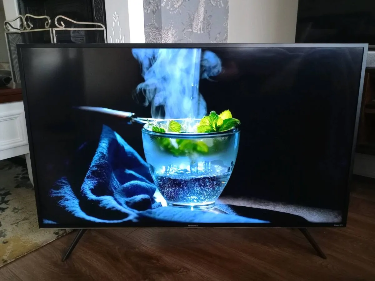 Hisense 43" Roku UHD SMART TV 43R6090G5 - Image 3