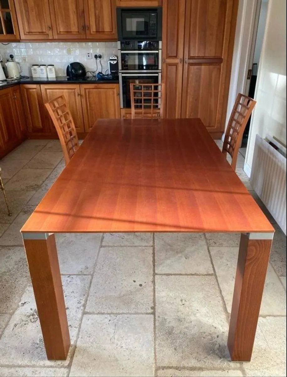 table and chairs - Image 1