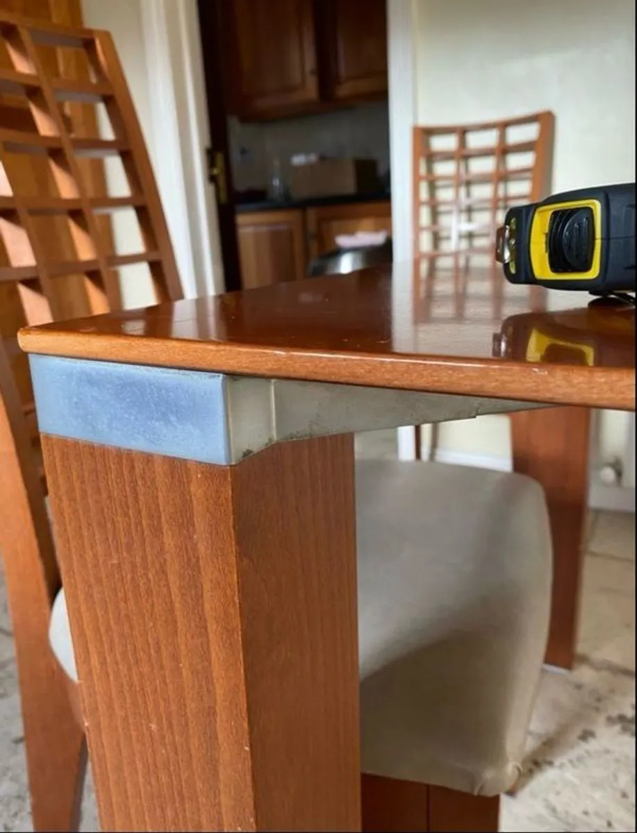 table and chairs - Image 3