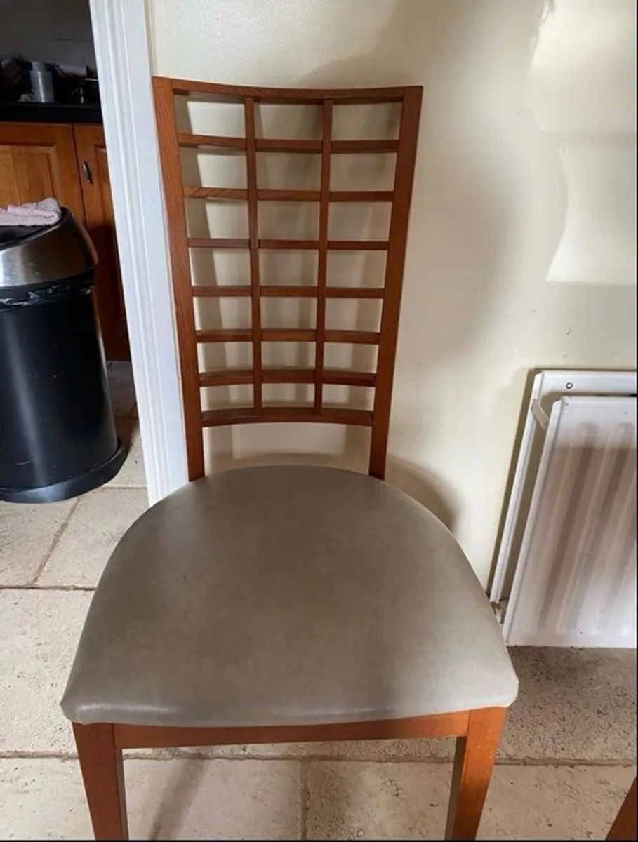 table and chairs - Image 4