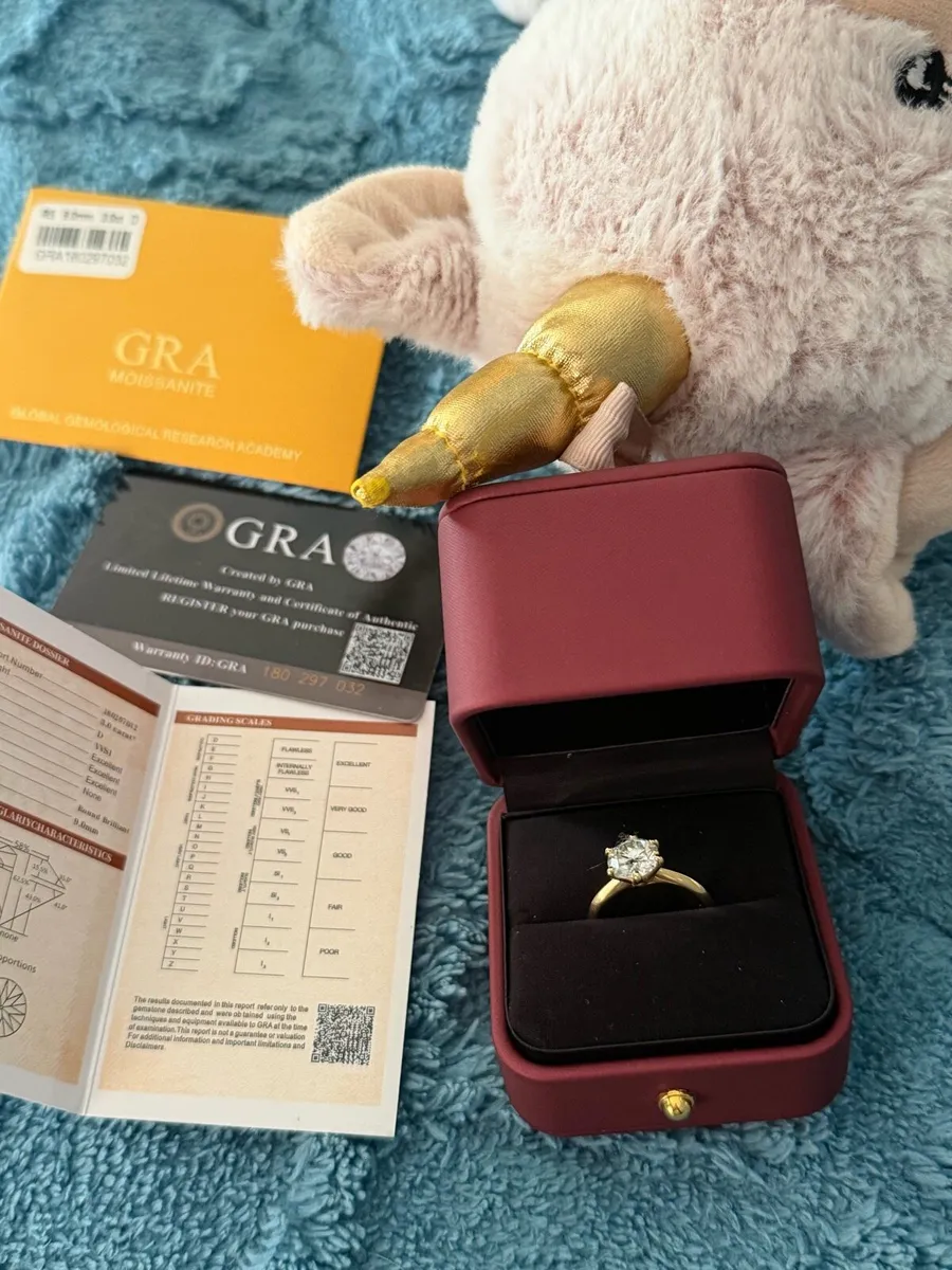 Engagement ring - Image 1