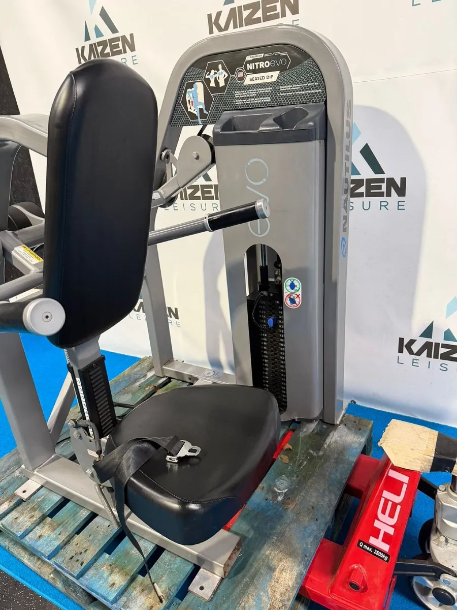 Nautilus Evo Seated Dip Machine - Image 2