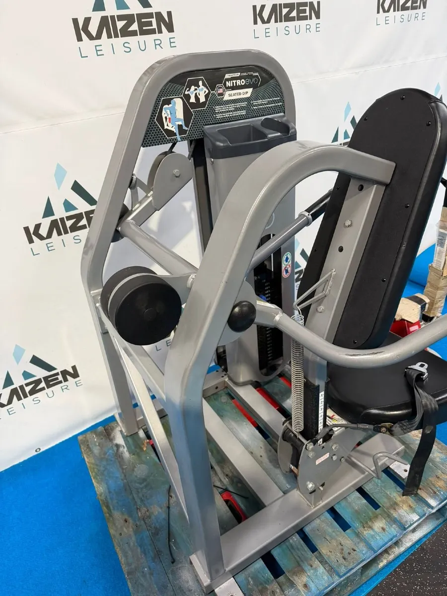 Nautilus Evo Seated Dip Machine - Image 4