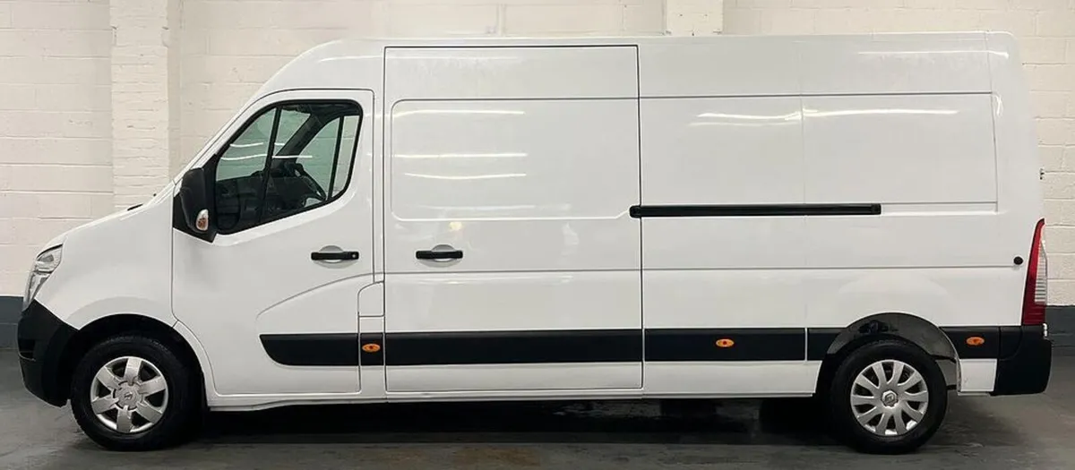 2023 Nissan Interstar Panel Van - Image 3