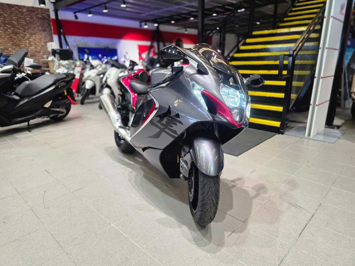 Suzuki GSX1300R Hayabusa - Image 3
