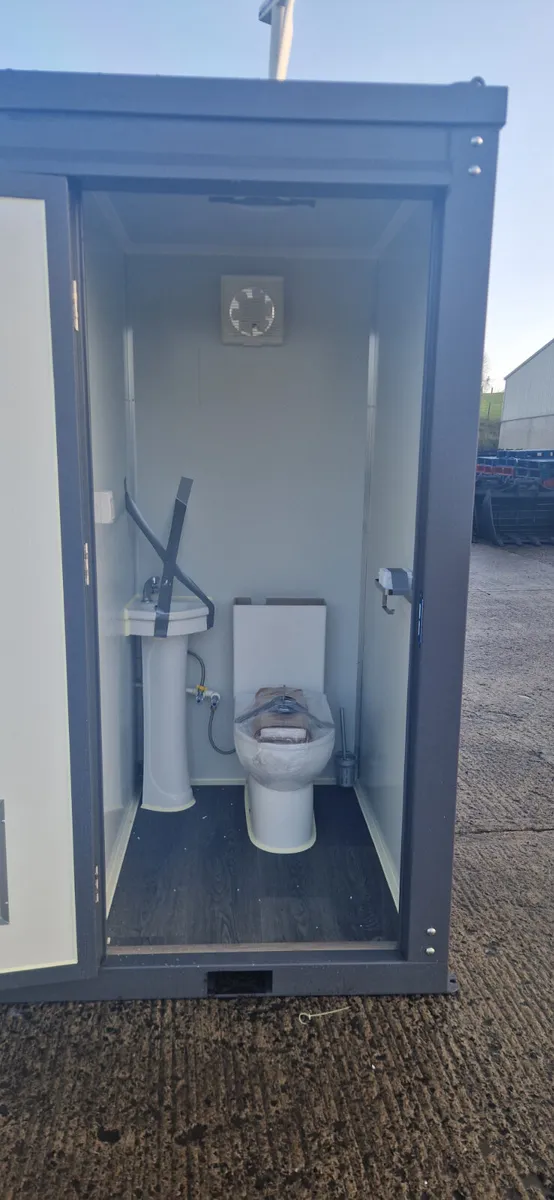 DOUBLE TOILET CUBICLE - Image 3