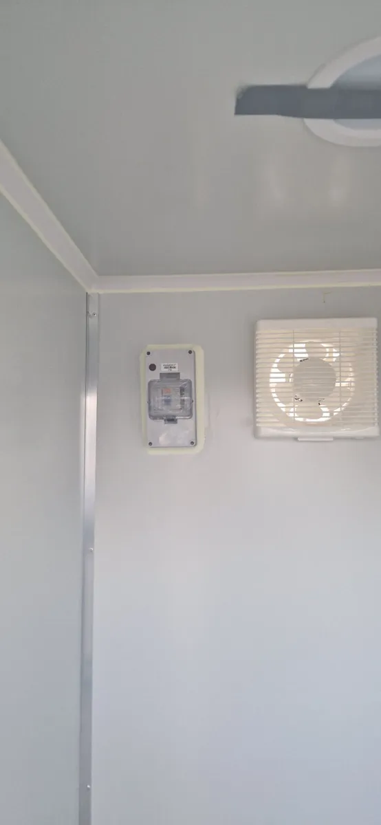 DOUBLE TOILET CUBICLE - Image 4