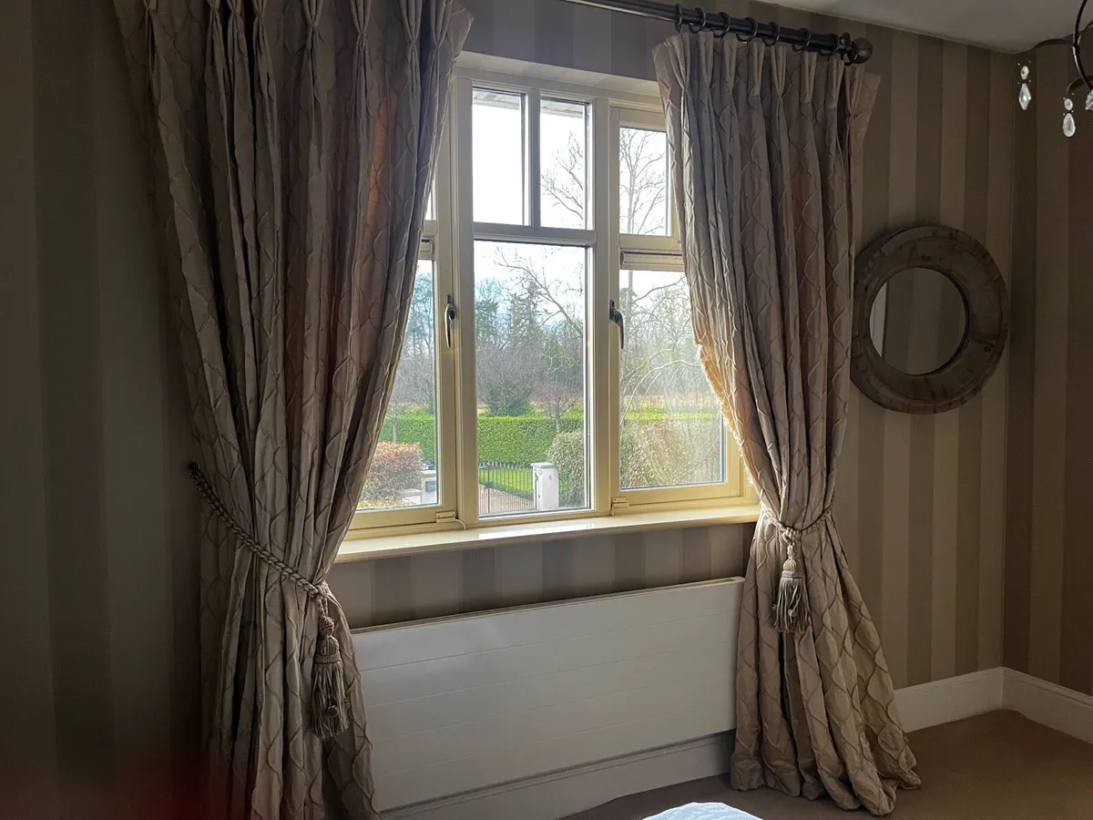 Set of beautiful quality curtains - Image 4