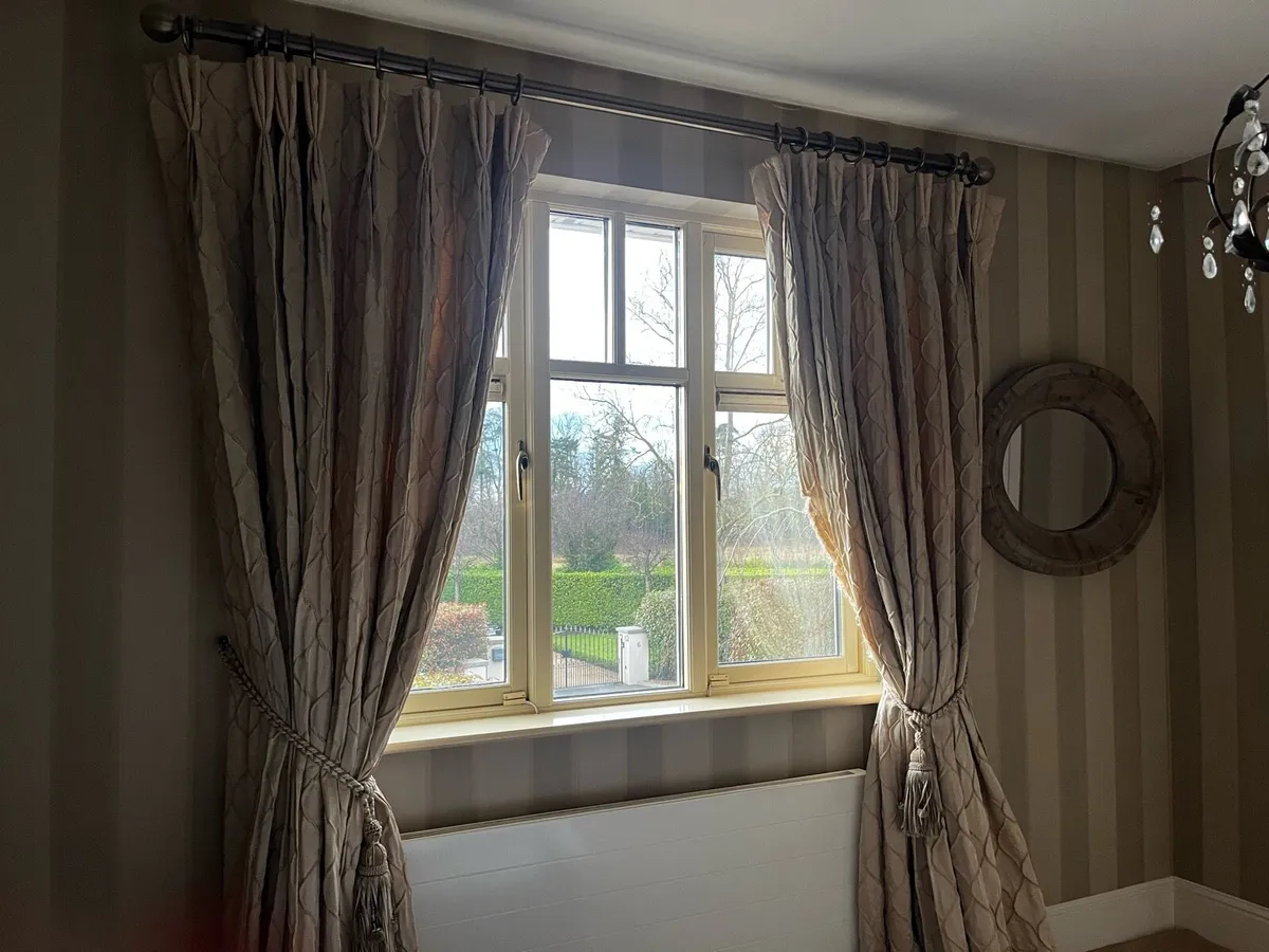 Set of beautiful quality curtains - Image 1