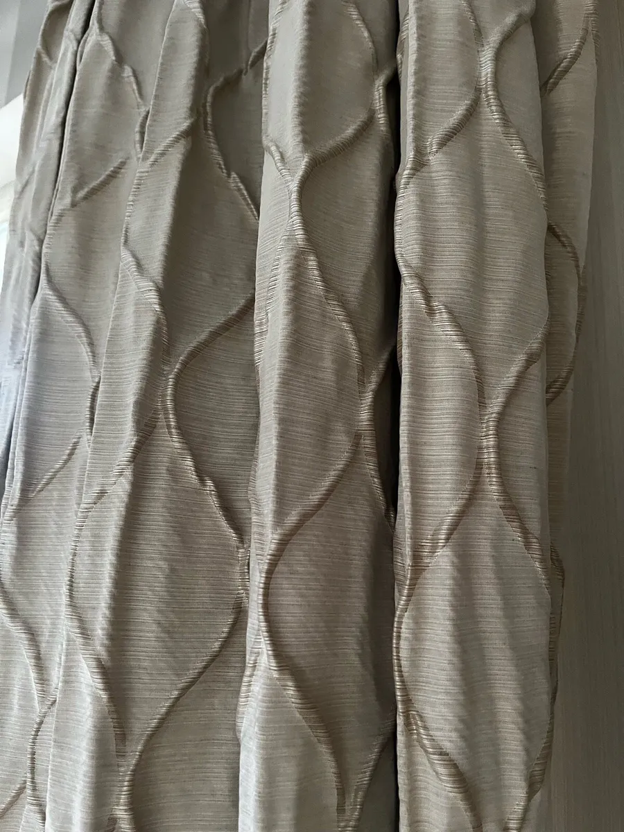 Set of beautiful quality curtains - Image 3