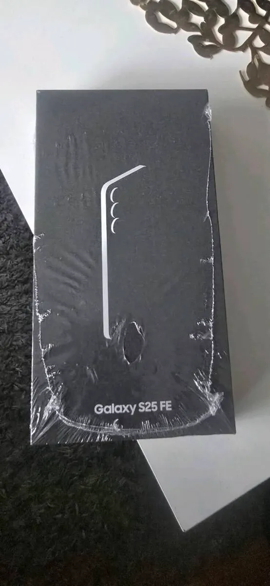 Samsung s25 fe brand new - Image 3