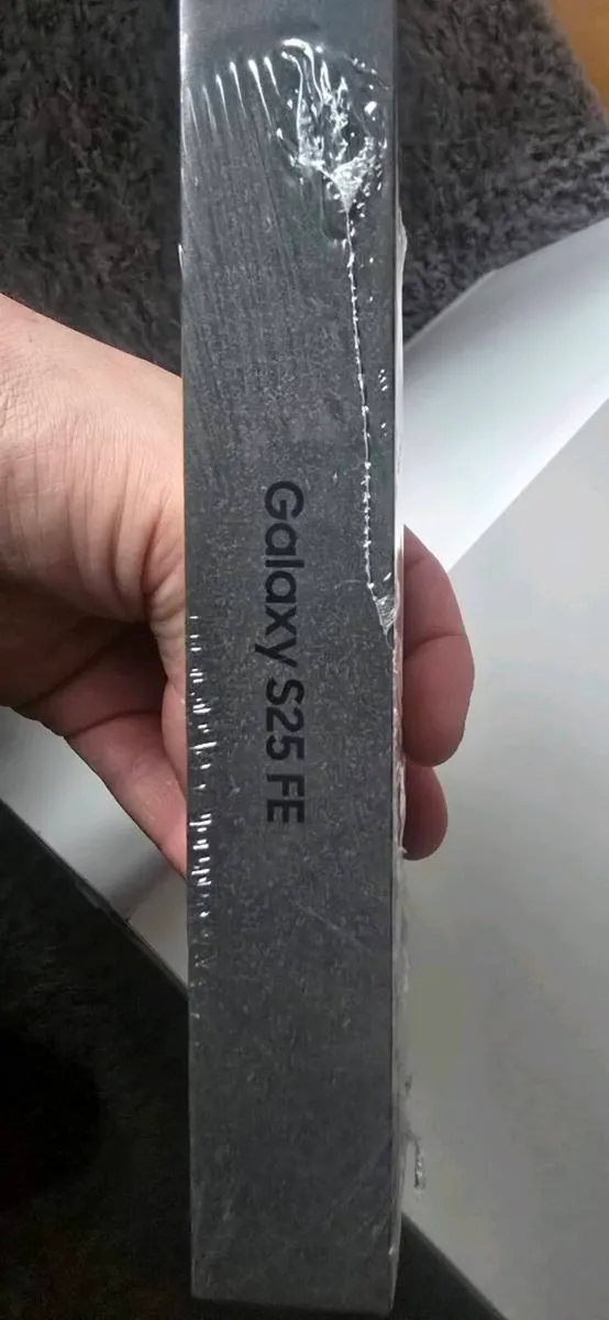 Samsung s25 fe brand new - Image 2