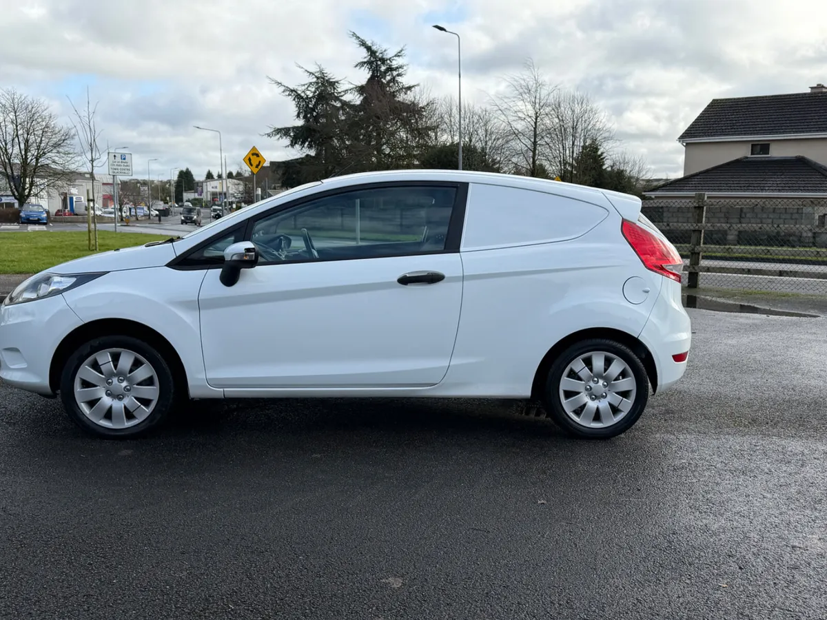 ABSOLUTELY IMMACULATE 2012 1.4 DIESEL FIESTA - Image 4