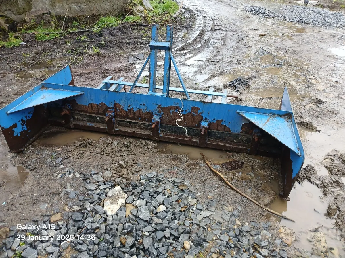 Yard scraper and hoof bath - Image 3