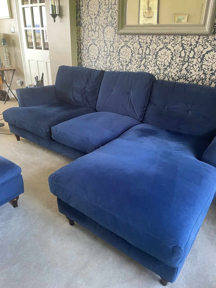 Suite of Living Room Furniture - Image 2